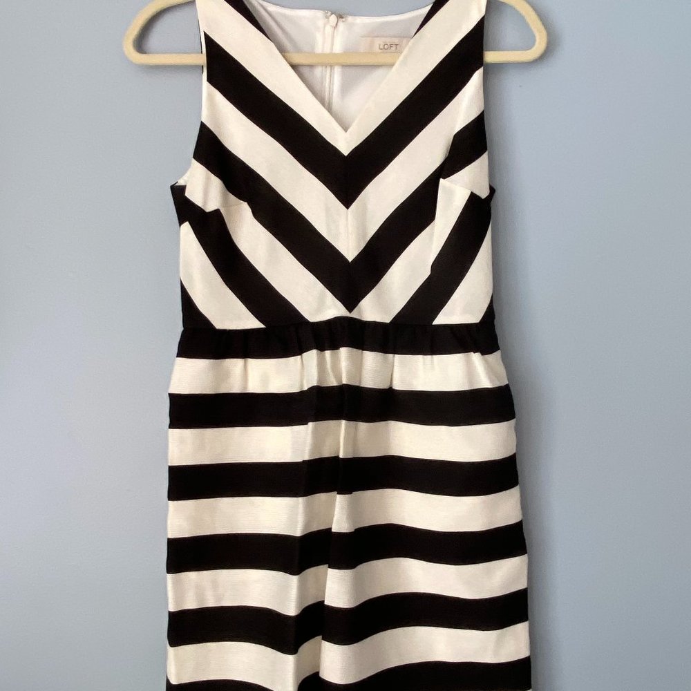 Cute cocktail or work dress.